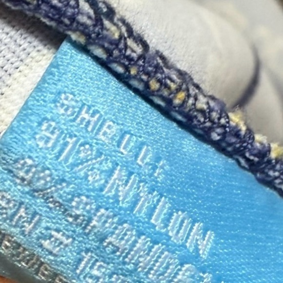 Size small J. McLaughlin skirt Navy and Gold Chain Print like-new condition - Picture 3 of 4